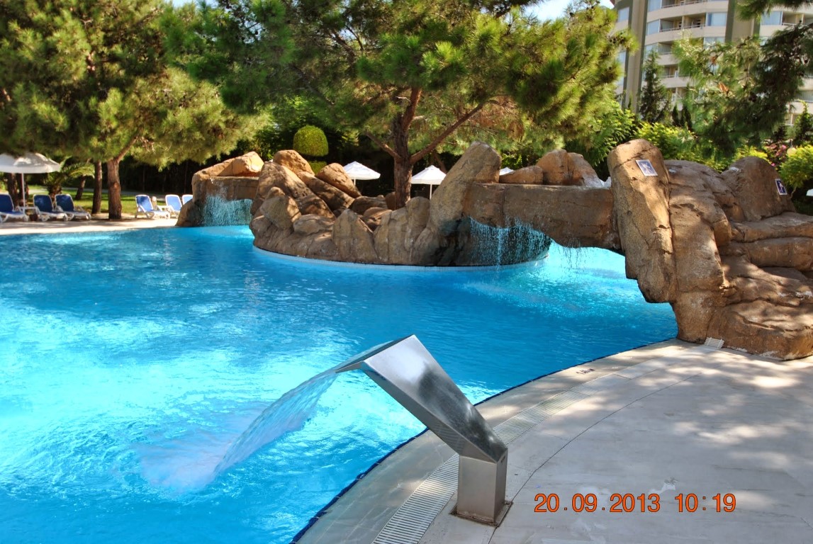 imagini hotel TITANIC LARA